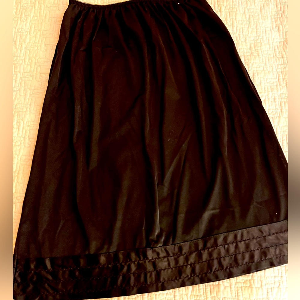 Vintage Mel-Lin Black Half Slip‎ with 3 Sectioned Bottom